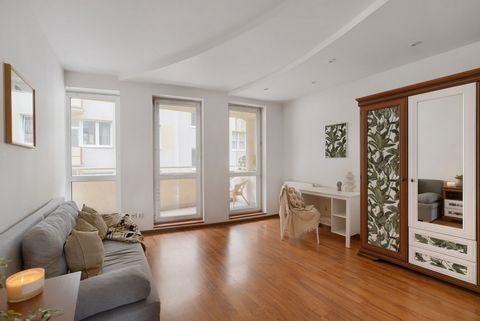 I invite you to familiarize yourself with the offer for sale of a 3-room apartment, ideal for a family or for further rental. L O K A L I Z A C I A T I O N The property is located at 8a Zmartwychwstańców Street, in the Wilda district of Poznań. Recen...