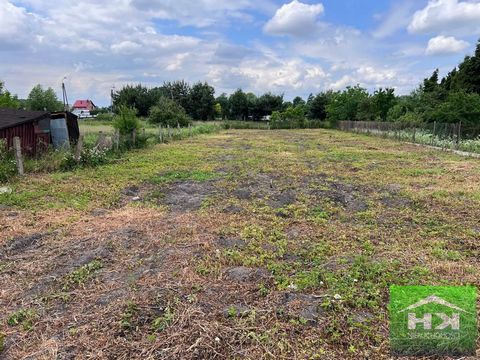 A plot of land for sale in Ozorków at Północna Street with an area of 1142 sqm. Width 20m, depth about 57m. The plot is connected to the municipal water supply. In the asphalt access road - municipal sewage system. The area is fenced with a net. In t...