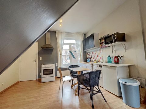 'A house is not just a structure, it is a place where memories are woven and happiness is built.' Napoleon habitat invites you to discover this large townhouse of more than 110m2 in the Lille Bois Blancs sector. The house has a large living space on ...