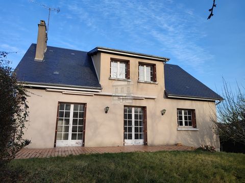 Discover this house of about 123m2 located at the gates of BEAUMONT LE ROGER. On the ground floor you will be greeted by an entrance opening onto the living room bathed in natural light, embellished with an insert fireplace. A fitted kitchen, two bea...