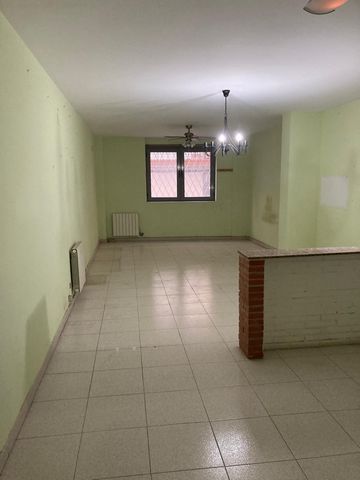 Excellent investment opportunity. Loft property in the heart of Sitges, close to all shops and services, the station and the beach. Unbeatable location. It consists of 42 m2 distributed in a living room, dining room and open room, open kitchen, and a...