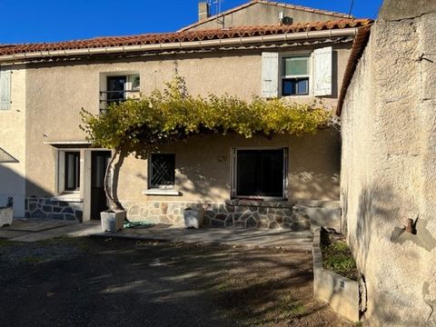 In the heart of a village with all shops between Carcassonne and Narbonne Village house of 76m2 with garden of 30m2. Ground floor: fitted kitchen of 17m2, pantry, hallway, living room of 19 m2. On the 1st floor: 2 beautiful bedrooms, bathroom, attic ...