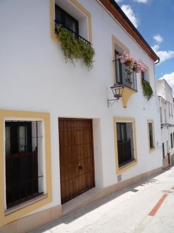 A rare and exciting opportunity to acquire a truly stylish 5 bedroom, architecturally designed Andalucian townhouse, enjoying unrivalled views of the Sierra Libar. Situated at the top of Benaojan, one of the region's finest examples of Pueblos B...