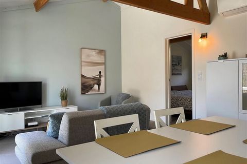 Relax and unwind in this stylish and charming holiday home in the Westhinder domain in Koksijde with 2 bedrooms for up to 4 people. Private parking and enclosed garden, ideal for a family with children or one dog. Equipped with every comfort, it is p...