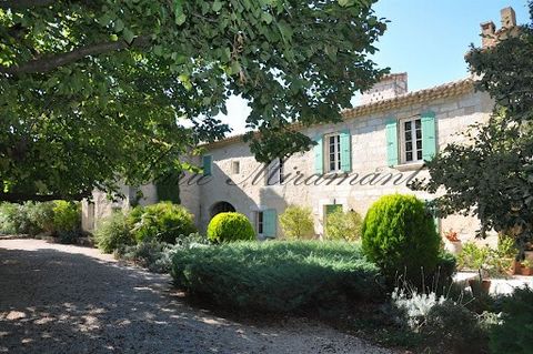 The agency Marie MIRAMANT, specialized in character and luxury real estate offers ten minutes from Avignon and its TGV station, in a preserved and protected environment, an 18th property of about 500 m², located in the heart of twenty-eight hectares ...