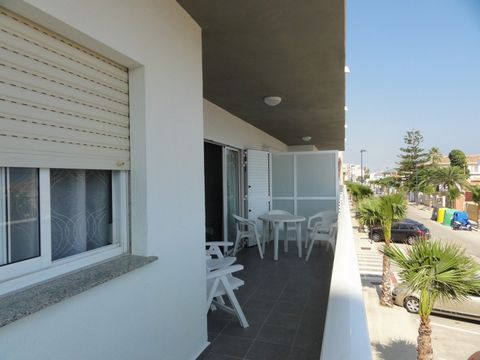 Apartamento en segunda línea de playa en alquiler a largo plazo en Miramar Ofrece hermosas vistas al mar ubicado en el primer piso sin ascensor 3 dormitorios 1 baño cocina y un amplio balcón