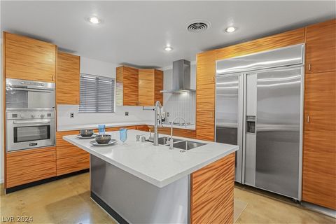 Located in iconic down town Las Vegas, immerse yourself in this Midcentury Modern masterpiece! A seamless fusion of timeless yet modern sophistication! Enjoy a fully equipped kitchen with custom cabinets, stainless appliances, Sub-Zero fridge and coo...