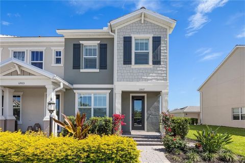 Welcome to your new slice of paradise nestled in the heart of Mallory Park—a vibrant community where every day feels like a celebration! Say goodbye to the carpool chaos and hello to stress-free mornings, as your beautiful townhome is just a hop, ski...