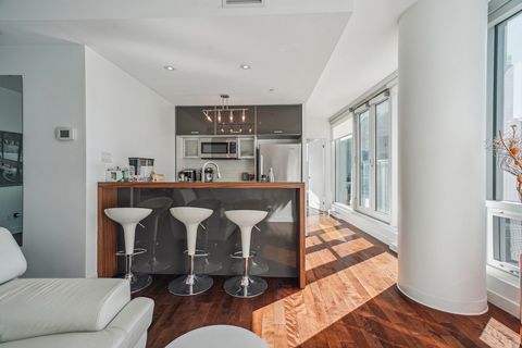 Welcome to Altoria! This splendid condominium located on the 19th floor, bathed in light, offers an open-concept space with high ceilings and large windows providing unobstructed views of the city. With 1 bedroom and a full bathroom, it is nestled in...