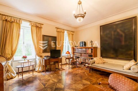 Upper city, impressive, comfortable, luxuriously furnished apartment on the 1st floor of an exquisitely maintained villa. The apartment is in a very good condition and exudes luxury and specialty. It is comprised of 6 large salons and other decoratio...