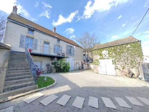 Dpt Saône et Loire (71), à vendre ALUZE maison de caractère P5 166 m² caves-garages Terrain de 1726 m²