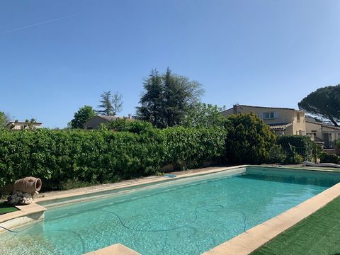 Magnificent grounds of 2400 m2 planted with Mediterranean species and fruit trees will guide your steps towards a very beautiful house dating from the 80's in need of a makeover, divided into two very distinct dwellings with separate entrances. The f...