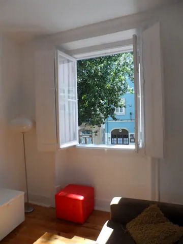 Cosy apartment located in one of the most beautiful squares of Lisbon downtown. It's the 1st floor of a centenary building recently fully renovated. 3 minutes walking distance from Rossio square, the heart of Lisboa!