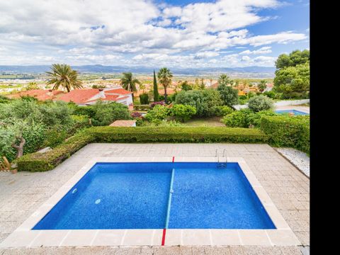 Andalusian House situated right in Alhaurin de la Torre and just some kilometers away from the sea. It has private pool and capacity up to 12 peopl Our holiday home is located in Alhaurín de la Torre, a few meters from the urban center and a few kilo...