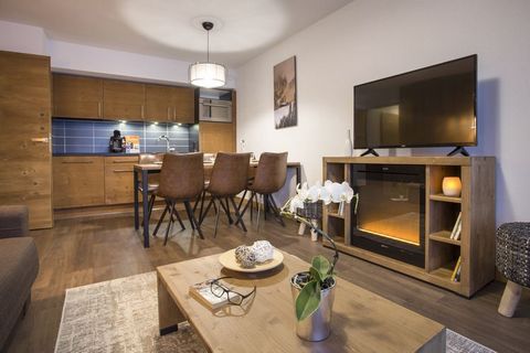 Résidence Les Chalets des Cimes offers modern and comfortably furnished apartments. Six large, new chalets house a hundred apartments of various sizes. The whole is built with a lot of wood and good materials in modern style and exudes class. The apa...