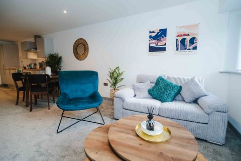 2-bed apartment with 2x Double beds, one bed & Sofa bed. Free Wi-Fi, Flat screen smart TV, Fully equipped Kitchen, washing machine, Comfortable bathroom with fresh clean towels provided . Great for families | contractors | business travellers At VICH...
