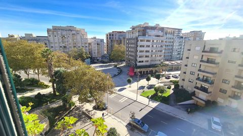 I rent my magnificent 3-bedroom apartment, it was recently 100% renovated. The apartment has spacious balconies and receives plenty of sunlight, making it perfect for enjoying moments of tranquility. The location is excellent, as it is close to sever...