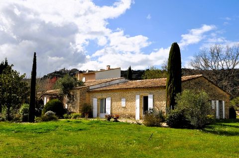 This beautiful property is set in a captivating environment just a five-minute drive from Gordes, one of the most beautiful villages in the world and an emblem of the Northern Luberon. It boasts spectacular views over the village and the Luberon and ...