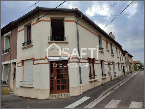 I propose this pleasant house, of five rooms, with an area of about 137 m², close to all amenities: Schools, shops, health home, banks, veterinary clinic... which includes: On the ground floor: A bright living room, kitchen, entrance hall, toilet, eq...