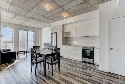 Experience the epitome of modern living in this one-bedroom condo in Pointe Claire, complete with a bonus office space, indoor parking, and storage unit. Perched on the top floor, the balcony offers views of the courtyard. With a proven track record ...