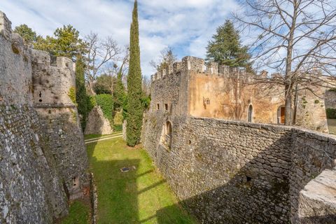 EXCLUSIVE APARTMENT FOR SALE INSIDE THE MEDIEVAL CASTLE OF GAGLIANO ATERNO GAGLIANO ATERNO (AQ) In the greenery of the Sirente Velino Regional Park, inside the suggestive medieval castle of Gagliano Aterno, we offer for sale an exclusive two-level ap...