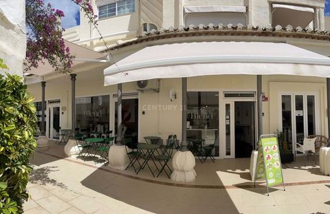 Location! Top! A unique opportunity comes to the prestigious Puerto Marina of Benalmádena. This internationally renowned coffee shop, with three successful branches abroad, opened its doors for the first time in Spain a month ago, and for health reas...