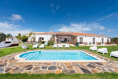 Description M-025 In the municipality of Aljezur, parish of Bordeira, in the Alfambras area, is this dream farm. With a privileged location and a well-thought-out layout, with good taste and quality, all the criteria you are looking for are met here....