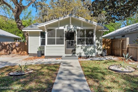 The dilemma every home buyer in St Augustine faces is the choice between historical character and charm verses a newer, updated home with less soul. In this 1924 contemporary cottage, the dilemma is over. Both charming and recently updated, you feel ...