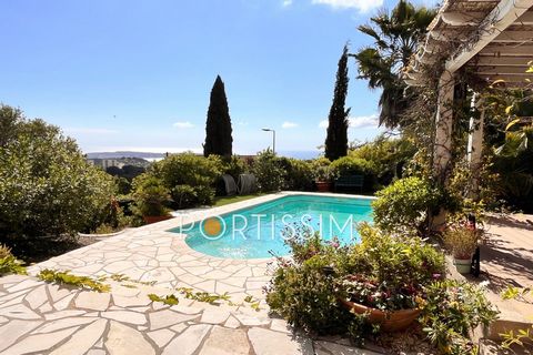 ALPES-MARITIMES (06) VALLAURIS / 5 ROOM VILLA / SEA VIEW / SWIMMING POOL We offer for sale a beautiful single-storey house of 170 m² sitting on a plot of 1300 m² facing a magnificent panoramic sea view, while being completely peaceful, and not overlo...