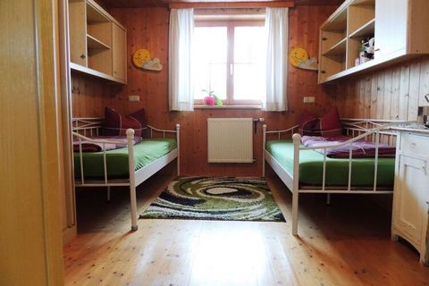 Notre appartement de vacances spacieux (environ 95 m²) à Au dans le Bregenzerwald est confortable mais aussi moderne et dispose de 3 chambres séparées, d'une salle de bain avec baignoire, de toilettes supplémentaires et d'un grand balcon couvert (Sch...