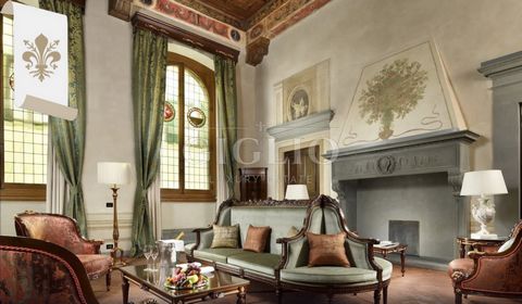 Mooi appartement in een bekend historisch gebouw. In het hart van Florence, op een steenworp afstand van het Piazza del Duomo en het Piazza della Repubblica, ligt een luxe appartement van 85 m² met één slaapkamer op de tweede verdieping van het gebou...