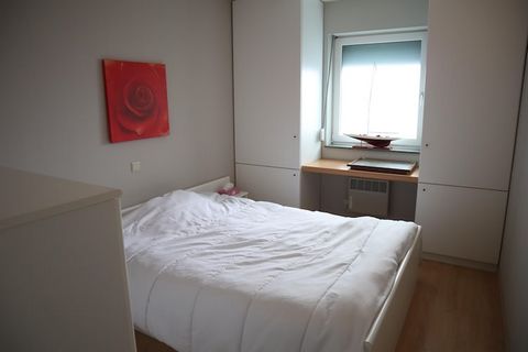 Apartamento reformado con 2 dormitorios y solárium Situado en medio de las bulliciosas calles de la cautivadora ciudad costera de Nieuwpoort, este excepcional apartamento personifica el epítome de la comodidad moderna y la sofisticación urbana. Con s...