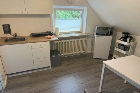 Die Ferienwohnung Brücke ist eine von vier Ferienwohnungen in unserem Haus. Eine kleine gemütliche modernisierte Wohnung mit Dachterrasse in Dangast erwartet Sie. Die Wohnung befindet sich im 1. Obergeschoss (1/1) und liegt etwa 350m vom Deich/Strand...