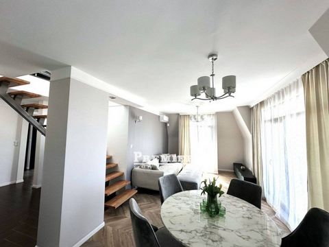 La superficie totale de l’appartement est de 200 m² et se compose de : - couloir spacieux - salon avec cuisine avec sa propre terrasse et deux balcons à la française, vue panoramique sur la mer depuis toutes les fenêtres du salon - 3 chambres. - 2 sa...