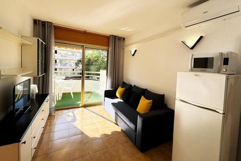 Come and discover Salou in the Cordoba apartment, ideal for a vacation on the Costa Daurada! This apartment enjoys an exceptional location, just 500 meters from the beautiful Playa del Llevant and the tourist center, with all amenities within easy re...