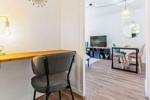 Découvrez votre de paix au cœur d'Annecy. Cet appartement accueillant, situé au rez-de-chaussée, est située le long de la charmante avenue du Thiou. Deze résidence representatie is bien plus qu'un simple lieu de séjour, elle vous permet de découvrir ...