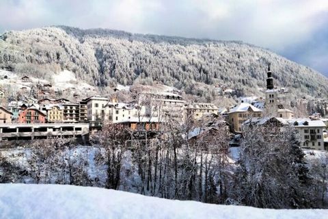 Rezydencja „Les Grets”, de 2 étages. En-dehors de la localité, 2 km od centrum St Gervais, 6,8 km od tras narciarskich w domenie, przy rue. En commun: piscine chauffée (12 x 7 m, profondeur 100 - 220 cm, disponibilité saisonnière: 01 lipca - 31 sierp...