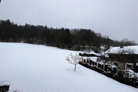 Nichי dans un cadre serein, ce studio-cabine confortable offre le refuge idיal pour des vacances א la montagne. Avec un balcon exposי ouest et un espace de 19 m², il peut accueillir jusqu'א quatre personnes. Les couchages comprennent une cabine avec ...