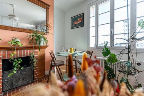 Ervaar comfort en charme in dit prachtig gerenoveerde appartement van 65 m², gelegen in de wijk Saint Augustin Ornano in Bordeaux. Perfect voor maximaal vier gasten, dit toevluchtsoord op de vierde verdieping (geen lift) combineert vintage en bucolis...