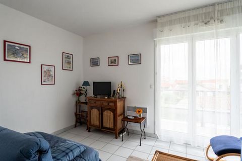 Nestled in a serene setting near the iconic Dune du Pilat and the expansive Landes Ocean beaches, this charming one-bedroom apartment offers the perfect retreat for a memorable getaway. With approximately 44 square meters of thoughtfully designed spa...