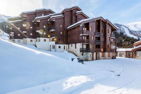 Nichés dans le pittoresque quartier de Crève Cœur à Valmorel, ces charmants chalets de style savoyard offrent un emplacement idéal pour les activités hivernales comme estivales. Les résidences, réparties sur 4 à 5 étages, sont situées au-dessus du ce...