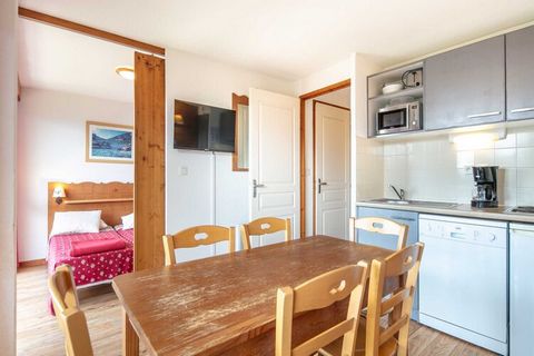 Het appartement in Chamrousse heeft 1 slaapkamer(s) en kan gereserveerd worden tot 6 personen. Accommodatie De accommodatie heeft een oppervlakte van 35 m² isgezellig ingerichte en is goed belicht, met uitzicht de bergen. De woning bevindt zich op 50...