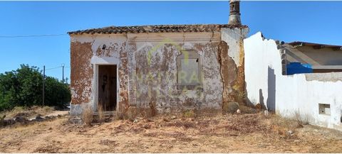 Einmalige Gelegenheit: Grundstück mit Ruine in Areeiro, São Clemente, Loulé, Algarve. Dies ist die ideale Gelegenheit, ein Grundstück mit Ruine in der Nähe von Goncinha, im atemberaubenden Algarve, zu erwerben. Mit einer Gesamtfläche von 1.333m² umfa...