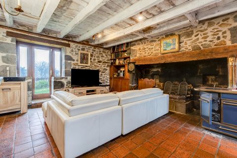 Welcome to your haven of peace in the heart of nature Nestled in the heart of the peaceful town of Naucelles less than 10 minutes from Aurillac, this superb stone house opens its doors to you. With its 285m2 of living space, it offers a generous and ...