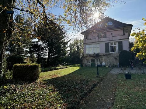 Möbliert! zur Zwischenmiete, befristet, 2 - 18 Monate Killesberg. Denkmalgeschützte Villa, Maisonette-Wohnung in der 1. und 2. Etage mit großem Garten, Sauna und Sommerküche. Zwei Bäder: Kinderzimmer mit Bad en Suite, Großes Marmor-Bad mit Wanne und ...