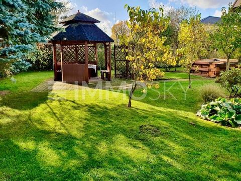 Are you looking for your rural oasis to relax and realise? Welcome to your dream property in Schöneiche! This spacious plot offers ample space for outdoor relaxation and recreation. A well-kept lawn, blooming flower beds and shady trees create an idy...