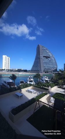 Este impresionante penthouse, ubicado en la exclusiva zona de Marina Puerto Cancún, es la combinación perfecta entre lujo, comodidad y rentabilidad. Con una superficie de 122 metros cuadrados, cada rincón de este espacio ha sido diseñado con los más ...