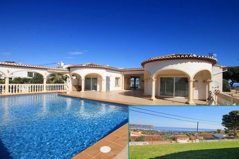 This villa in a very quiet area with total 5 bedrooms, (included the one bedroom from the separate apartment), 4 bathrooms and 1 guest toilet with spectacular open views to the sea, to the bay of Javea and the Montgo and a south facing swimming pool ...