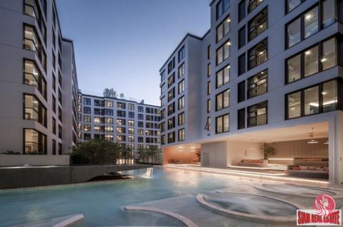 CHAPTER THONGLOR 25 Project Highlights CURATED THONGLOR LIVING Great design is an essential part of our urban lives, and this new reality is most visible in Thonglor. Introducing this new condominium that captures the essence of Bangkok’s one and onl...