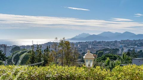 In a sought-after area of Le Cannet, this spacious apartment boasts stunning views of the sea and the Esterel mountains. Boasting a pleasant 31 m² terrace extended by a garden, it benefits from maximum sunlight. With 95 m² of living space, it compris...